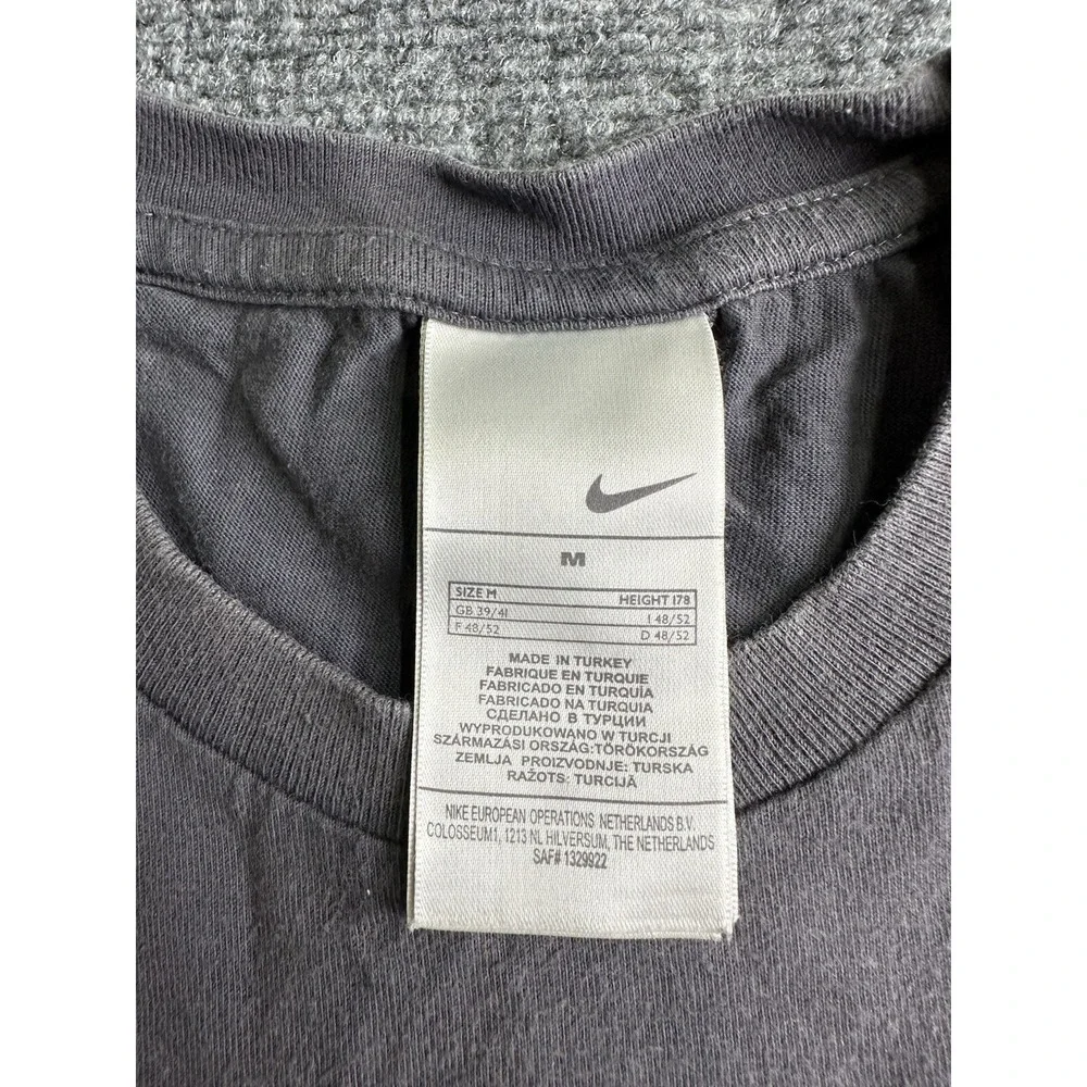 Mens Nike Graphic Logo T Shirt Gray Engineered Print, Size M